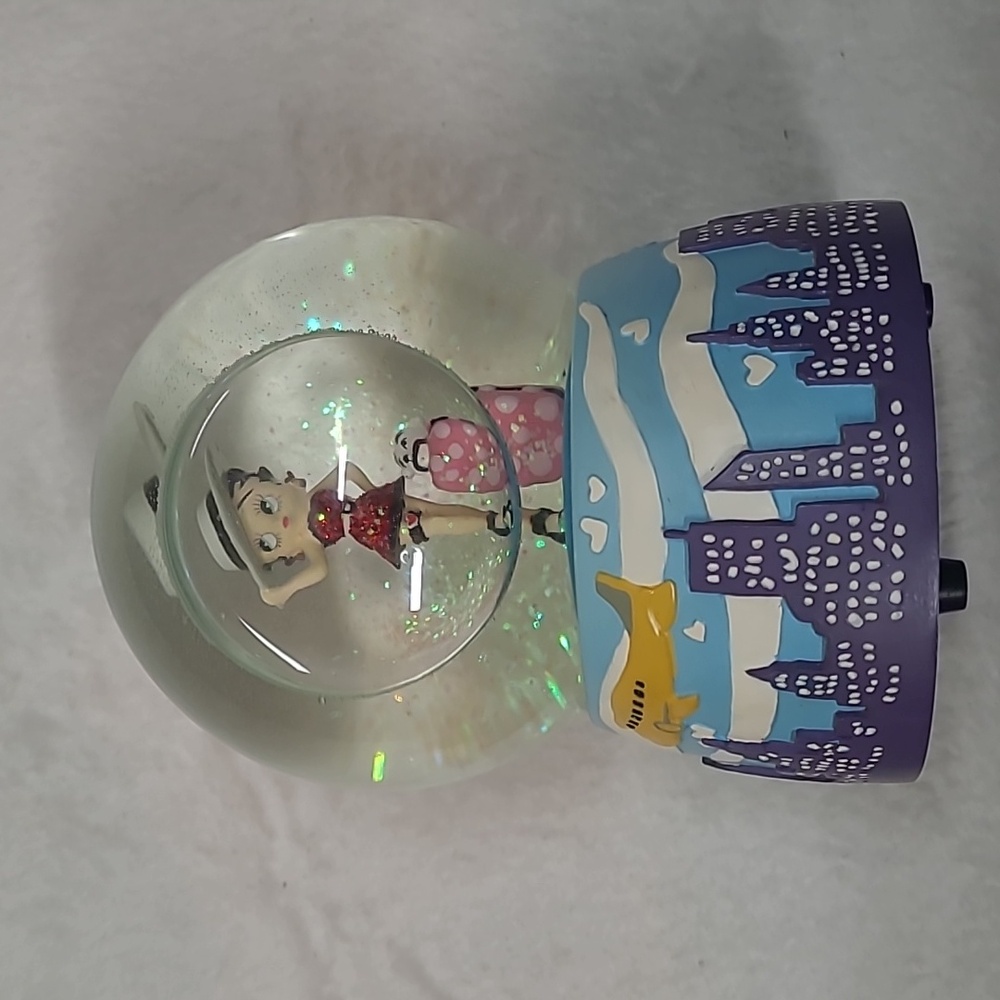 Westland Gifts Vintage Jetsetter Betty Boop - Picture 6 of 6